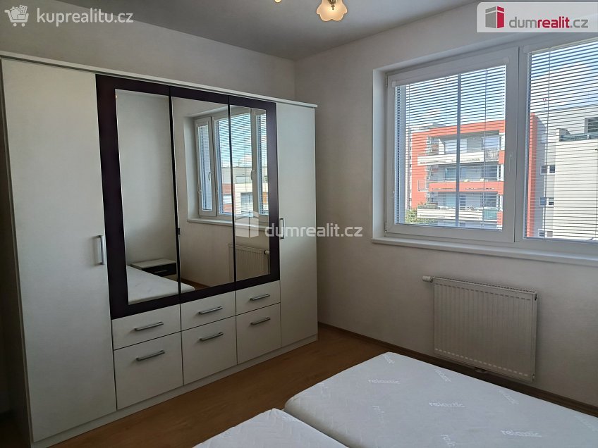 Pronájem bytu 3+kk 65 m^2 Nepomuckých, Praha 18 