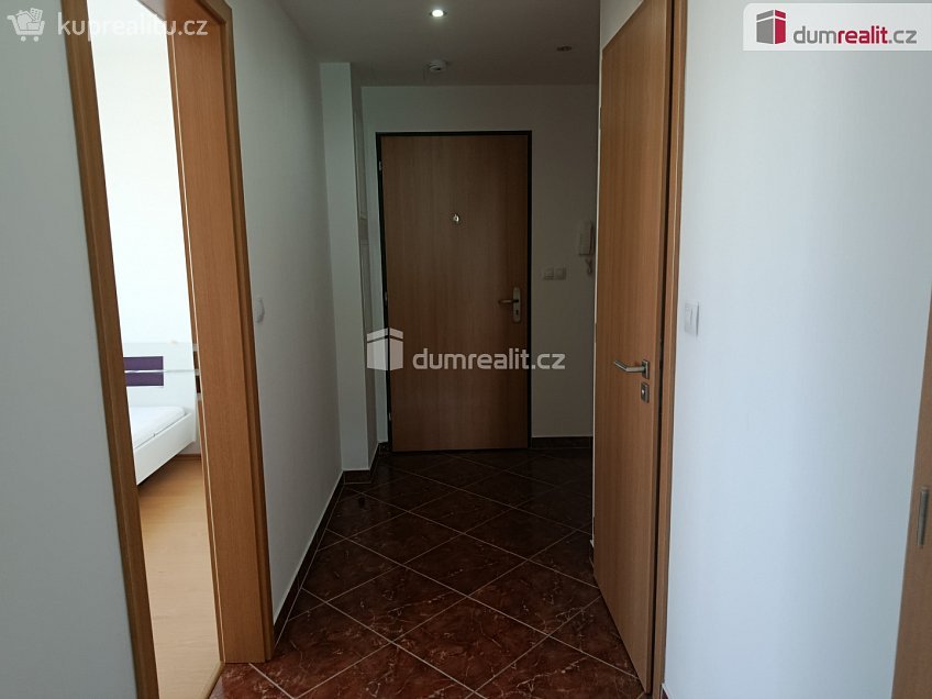 Pronájem bytu 3+kk 65 m^2 Nepomuckých, Praha 18 