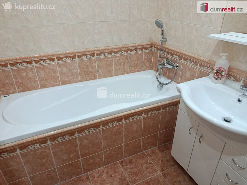 Pronájem bytu 3+kk 65 m^2 Nepomuckých, Praha 18 