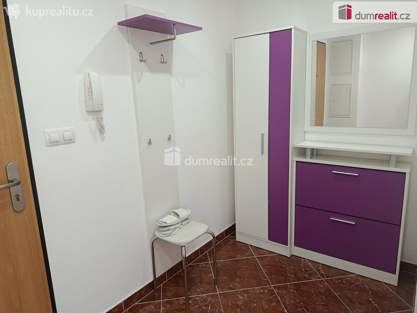 Pronájem bytu 3+kk 65 m^2 Nepomuckých, Praha 18 