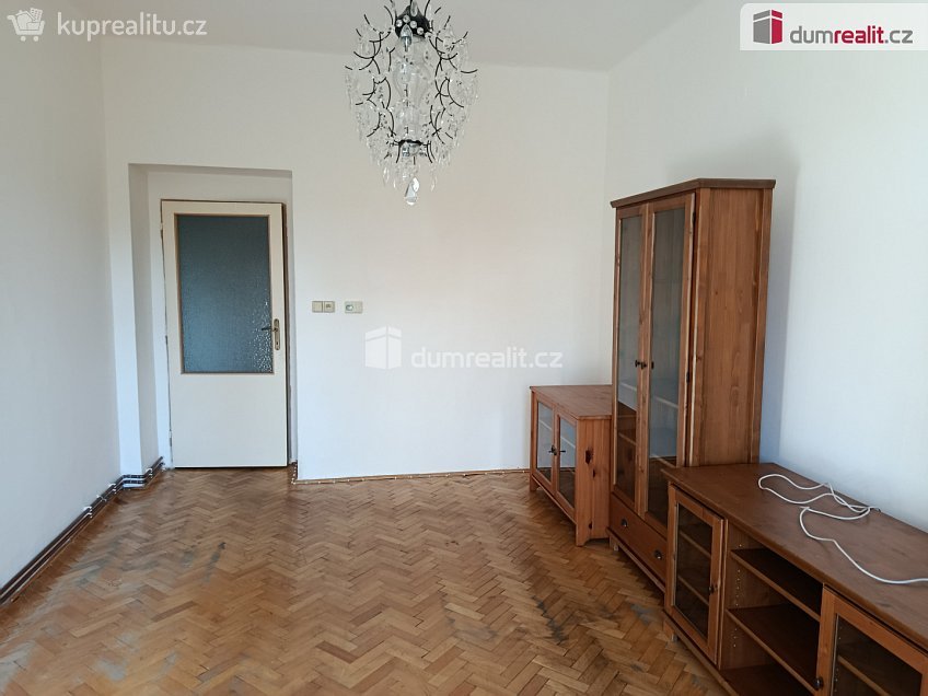 Pronájem bytu 3+1 85 m^2 Jeseniova, Praha 3 