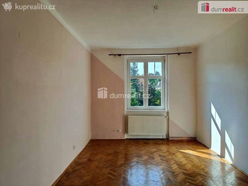 Pronájem bytu 3+1 85 m^2 Jeseniova, Praha 3 