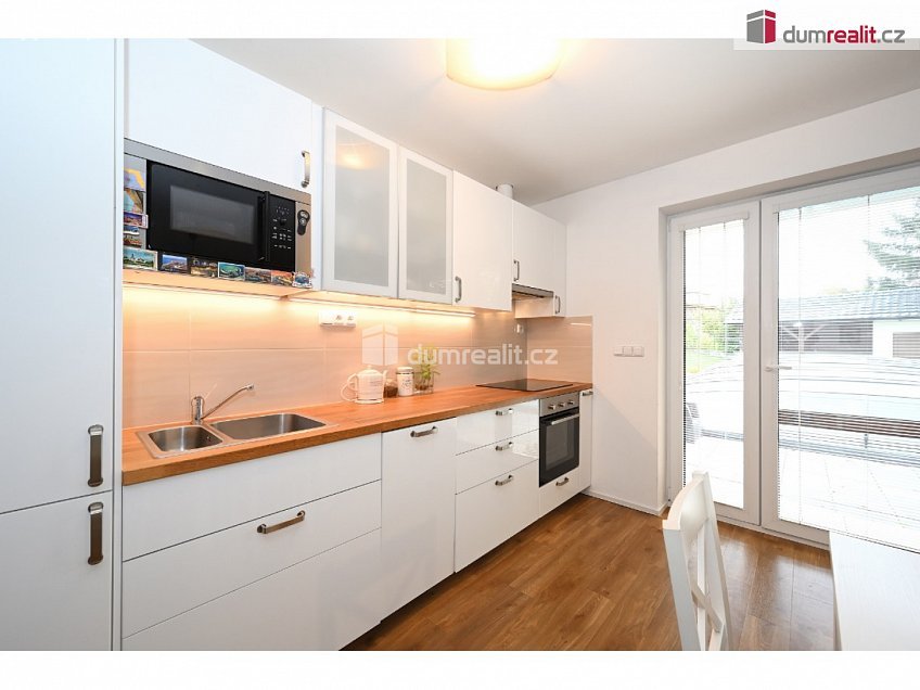 Prodej  rodinného domu 62 m^2 K úvozu, Praha-Lochkov 