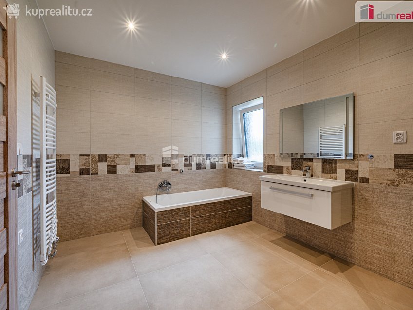Prodej  rodinného domu 170 m^2 Dr. Přemysla Jeřábka, Karlovy Vary 