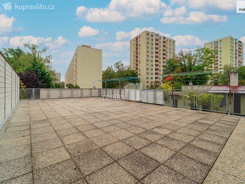 Prodej  činžovního domu 600 m^2 Růžová, Zlín 