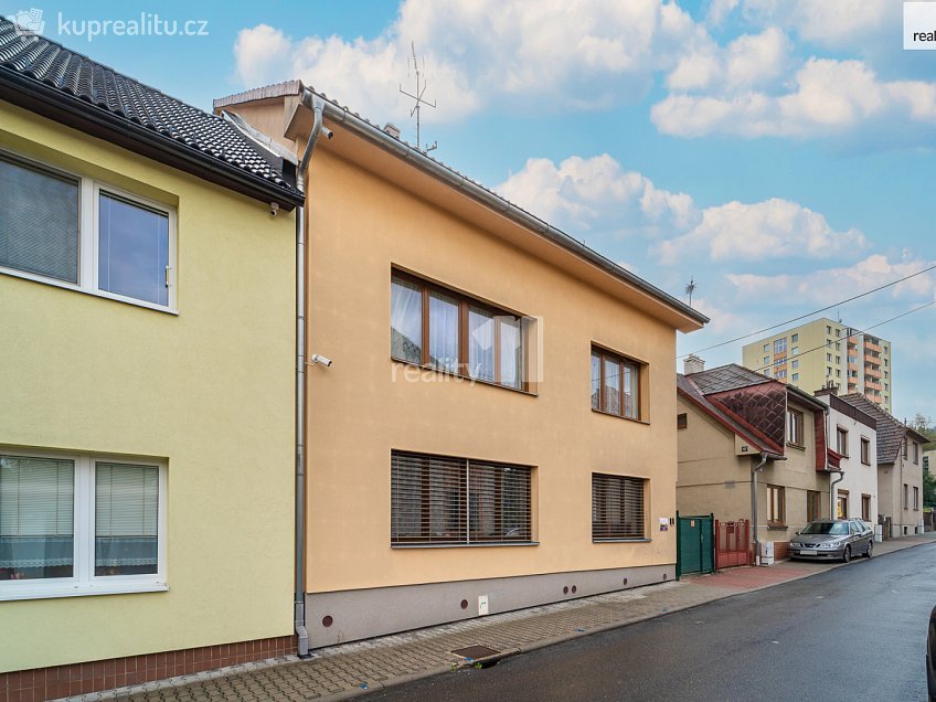 Prodej  činžovního domu 600 m^2 Růžová, Zlín 