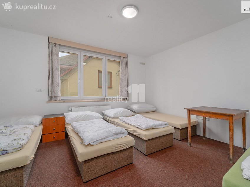 Prodej  činžovního domu 600 m^2 Růžová, Zlín 