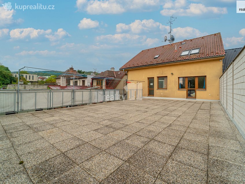 Prodej  činžovního domu 600 m^2 Růžová, Zlín 