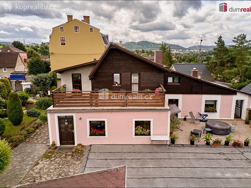 Prodej  rodinného domu 921 m^2 Borská, Dalovice 