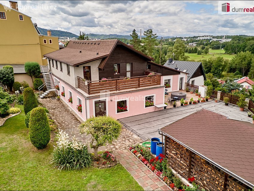 Prodej  rodinného domu 921 m^2 Borská, Dalovice 