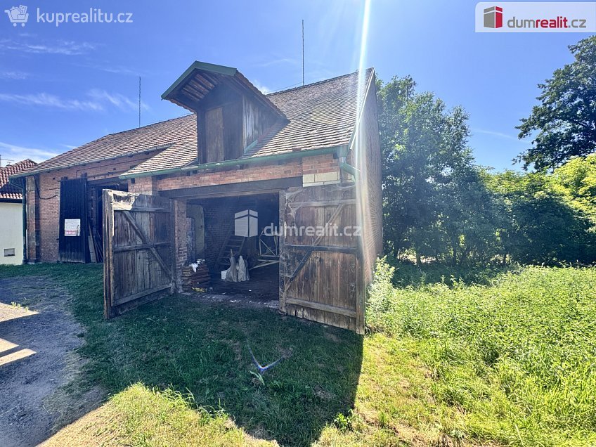 Prodej  stavebního pozemku 975 m^2 Pnětluky, Pnětluky 