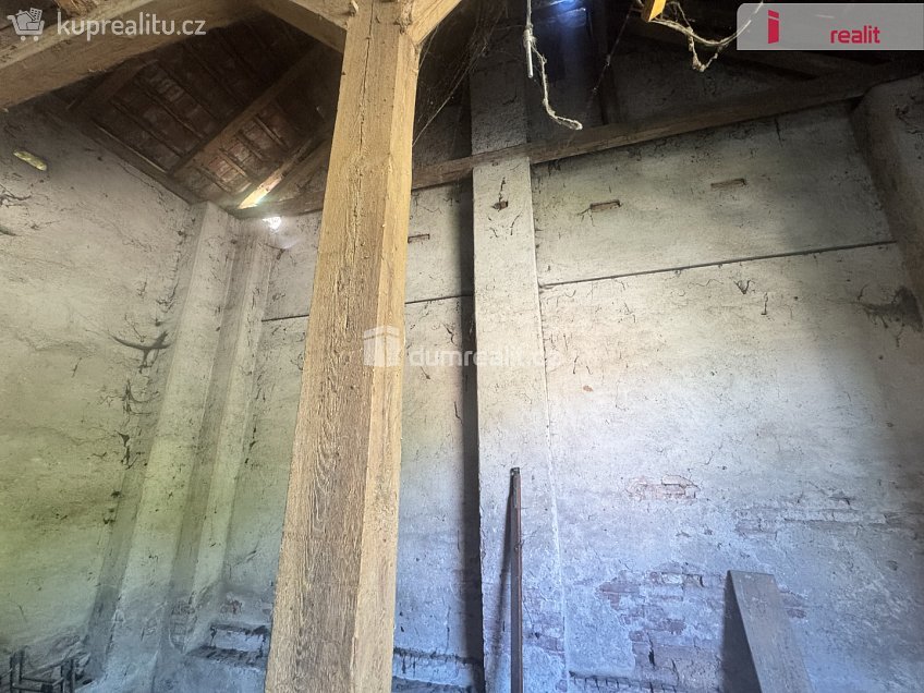 Prodej  stavebního pozemku 975 m^2 Pnětluky, Pnětluky 