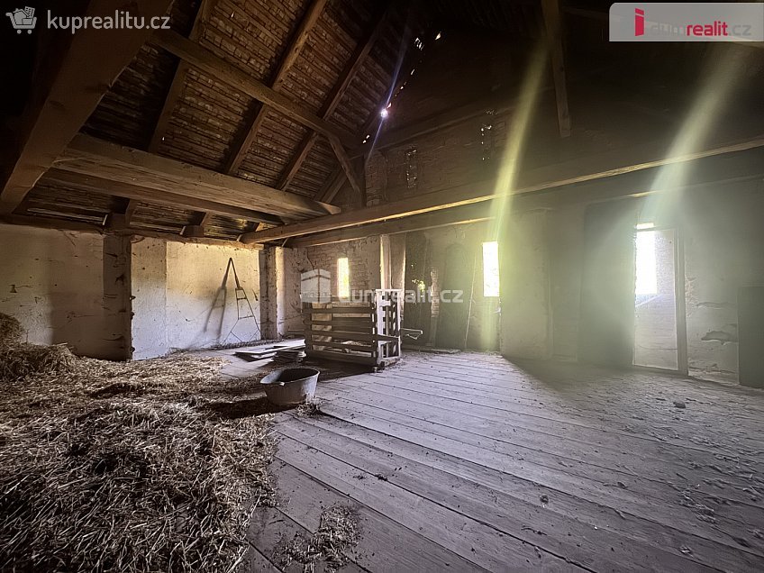 Prodej  stavebního pozemku 975 m^2 Pnětluky, Pnětluky 