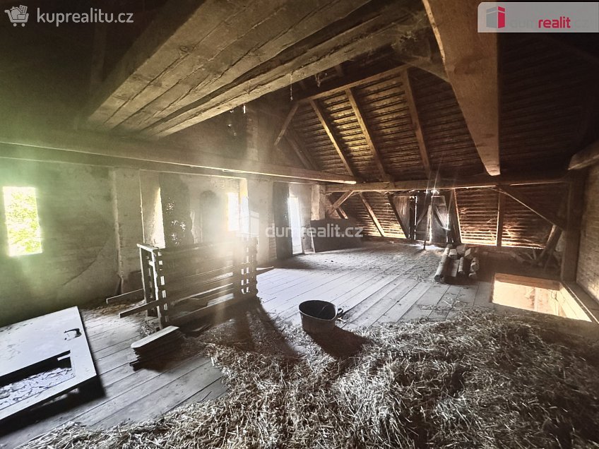 Prodej  stavebního pozemku 975 m^2 Pnětluky, Pnětluky 