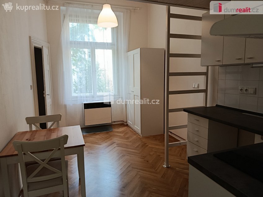 Pronájem bytu 1+kk 20 m^2 Na spojce, Praha 10 
