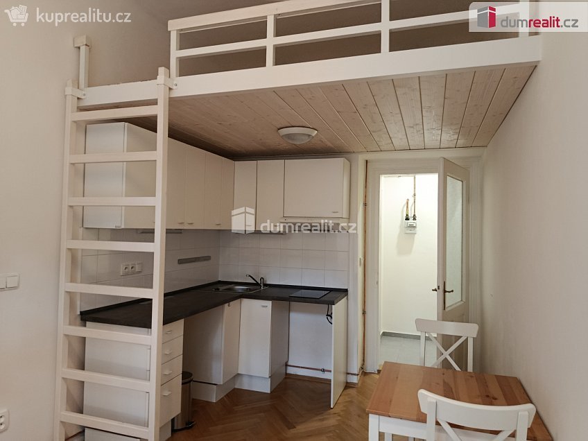 Pronájem bytu 1+kk 20 m^2 Na spojce, Praha 10 
