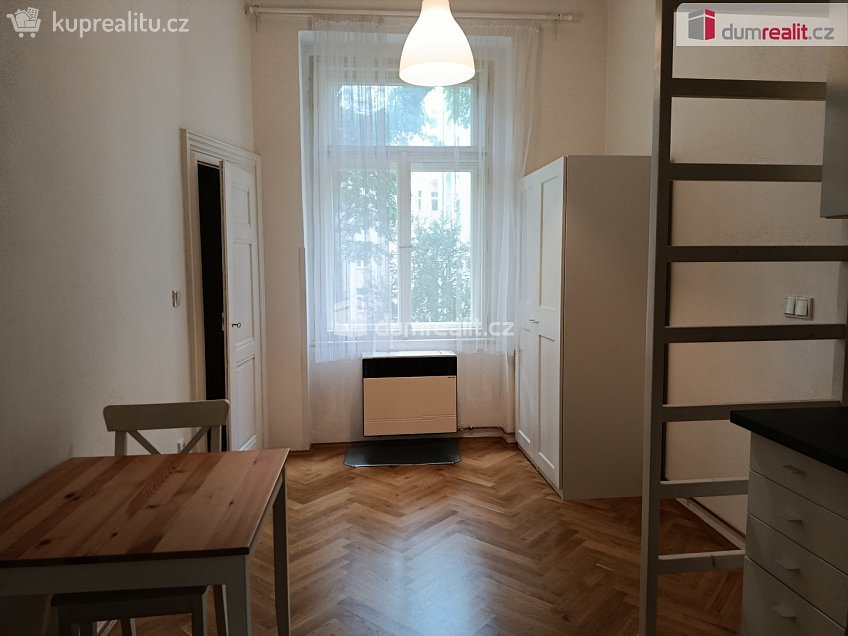 Pronájem bytu 1+kk 20 m^2 Na spojce, Praha 10 