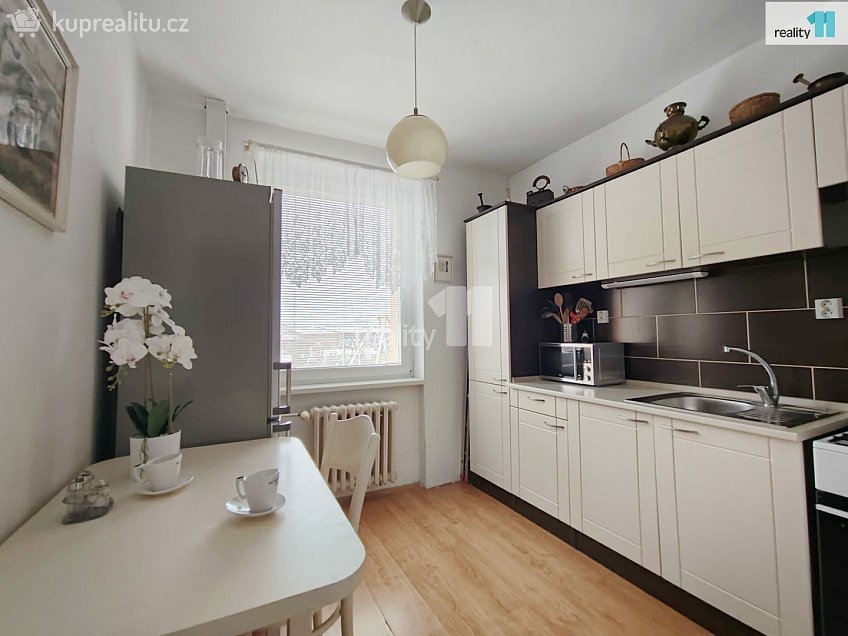 Pronájem bytu 2+1 52 m^2 Tupolevova, Praha 18 