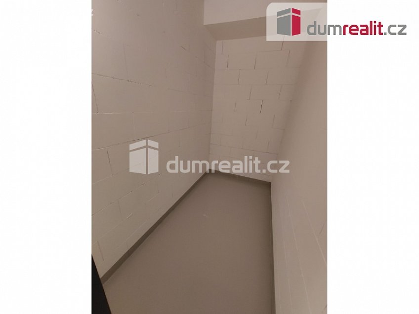 Pronájem bytu 2+kk 56 m^2 Heřmanická, Praha-Ďáblice 