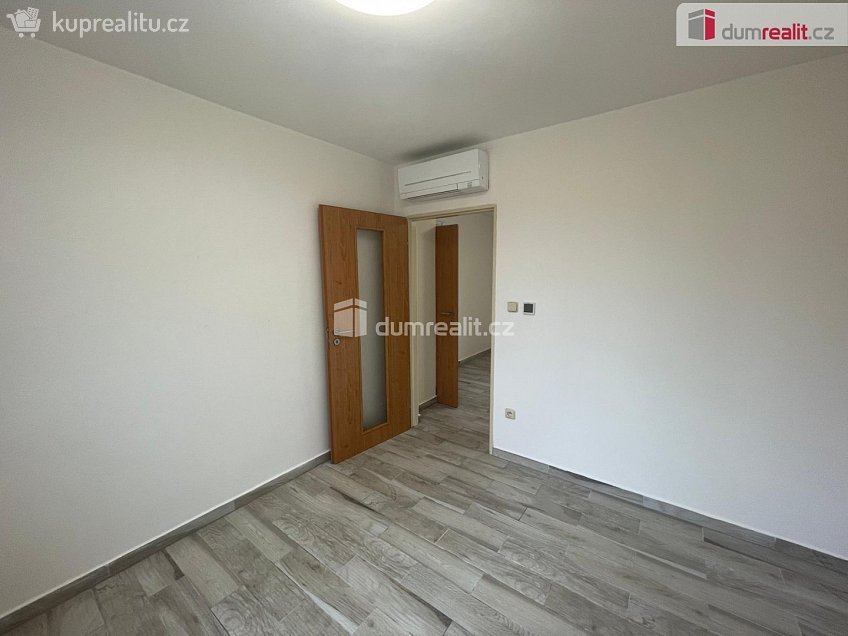 Pronájem bytu 2+1 38 m^2 Zámecká, Mikulov 