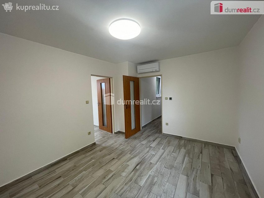 Pronájem bytu 2+1 38 m^2 Zámecká, Mikulov 