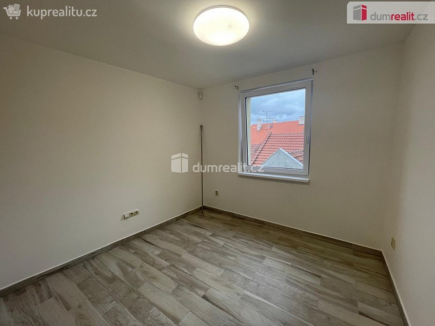 Pronájem bytu 2+1 38 m^2 Zámecká, Mikulov 