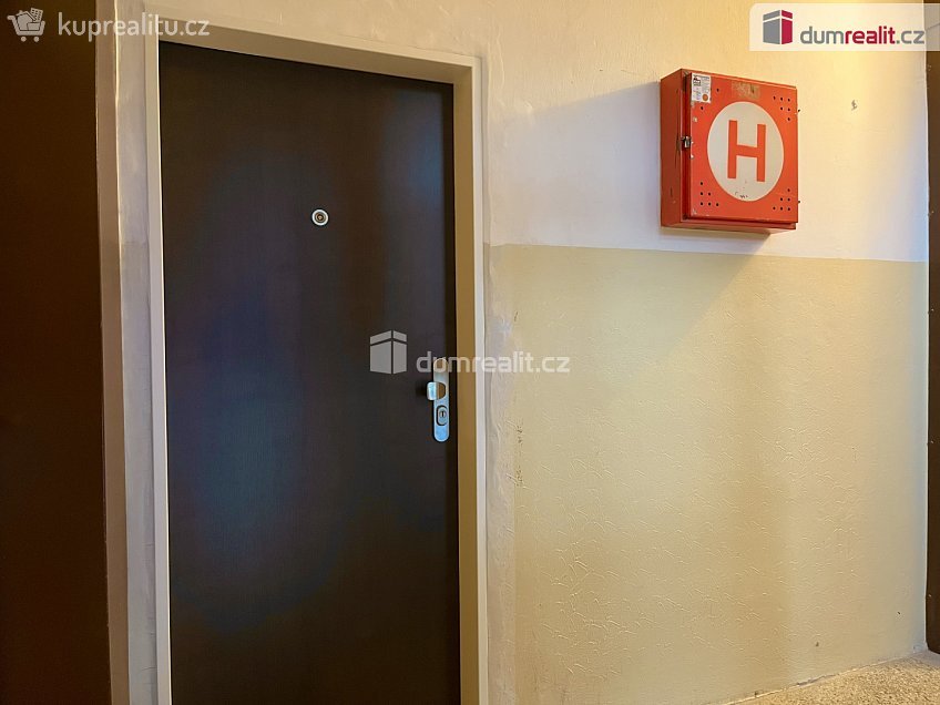 Prodej bytu 2+1 60 m^2 Pod nádražím, Kraslice 