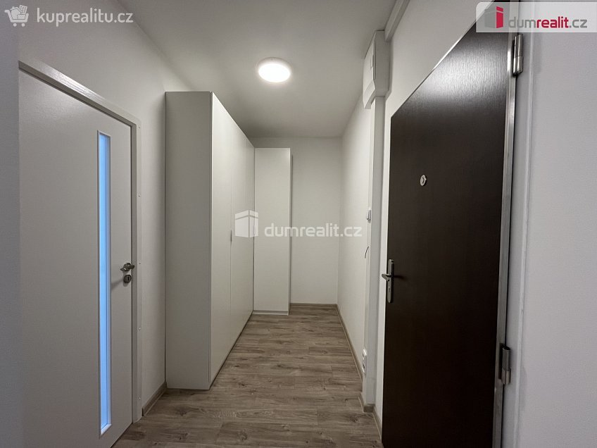 Prodej bytu 2+1 60 m^2 Pod nádražím, Kraslice 
