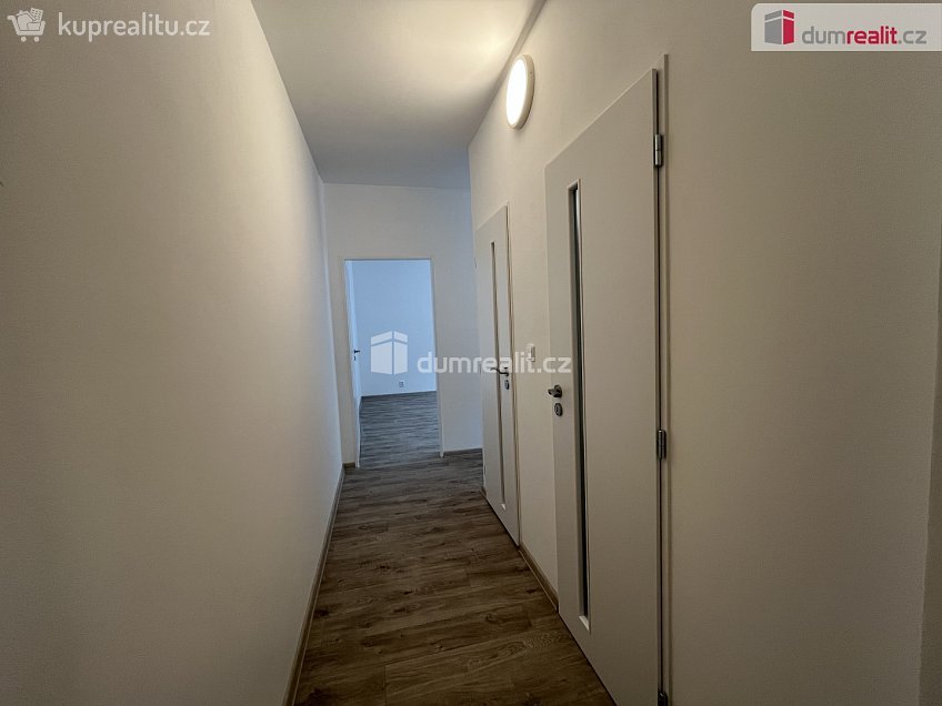 Prodej bytu 2+1 60 m^2 Pod nádražím, Kraslice 