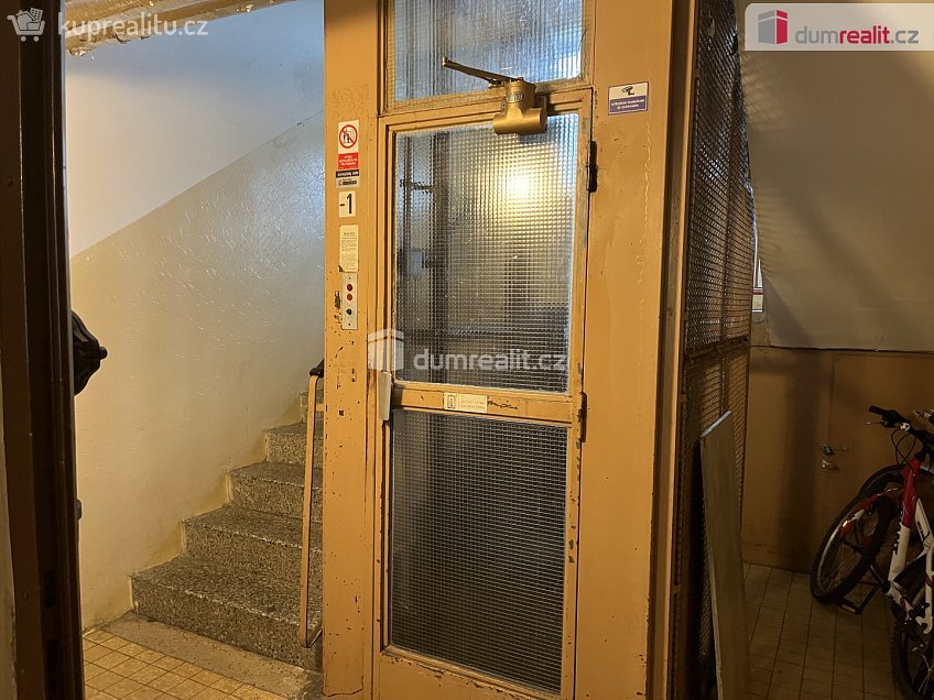 Prodej bytu 2+1 60 m^2 Pod nádražím, Kraslice 
