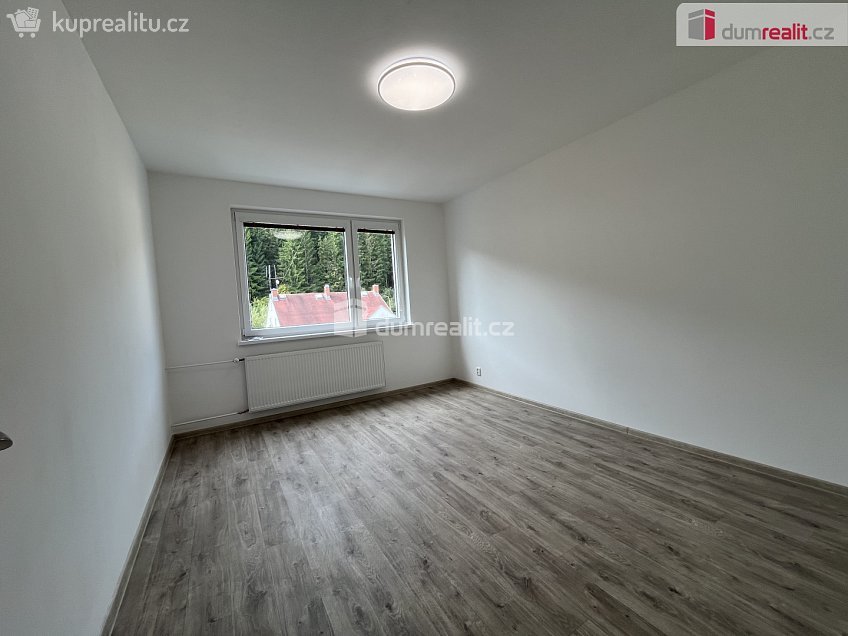 Prodej bytu 2+1 60 m^2 Pod nádražím, Kraslice 