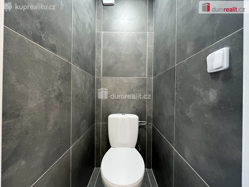 Prodej bytu 2+1 60 m^2 Pod nádražím, Kraslice 
