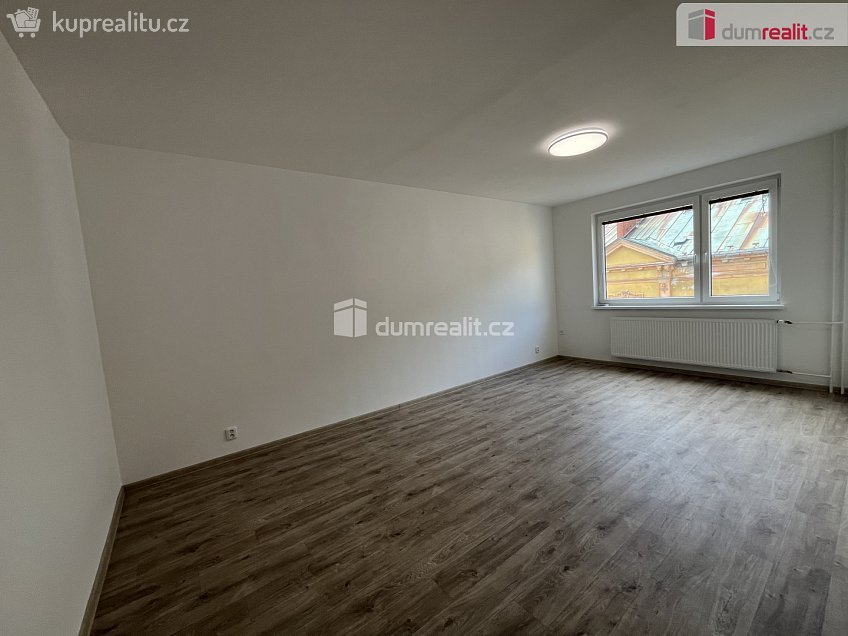 Prodej bytu 2+1 60 m^2 Pod nádražím, Kraslice 