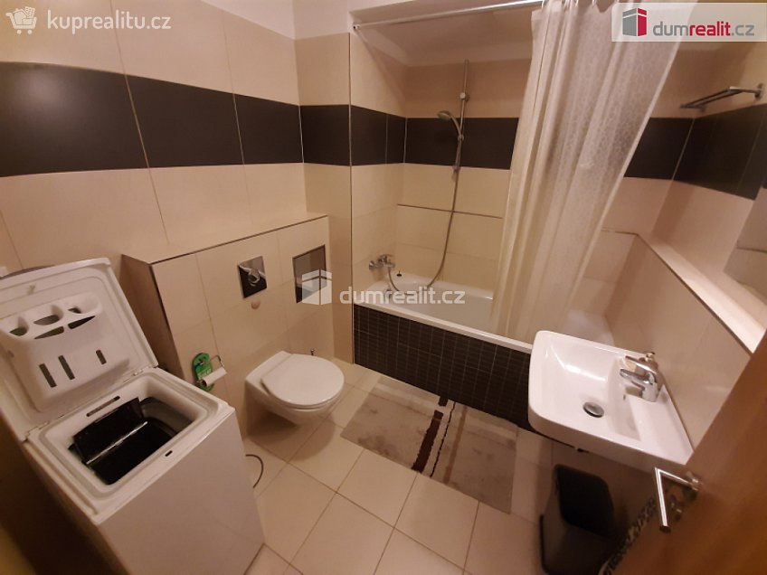 Pronájem bytu 1+kk 34 m^2 Hanusova, Praha 4 