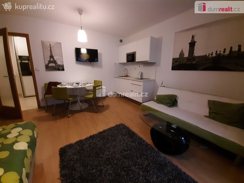 Pronájem bytu 1+kk 34 m^2 Hanusova, Praha 4 