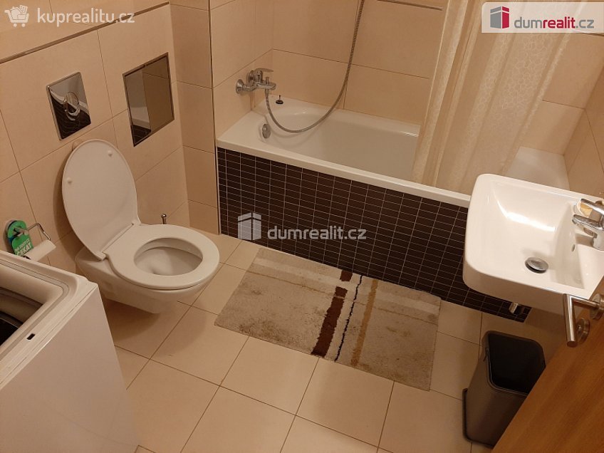 Pronájem bytu 1+kk 34 m^2 Hanusova, Praha 4 