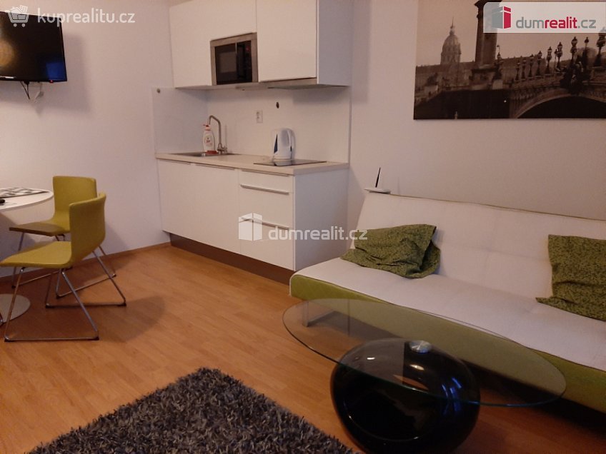 Pronájem bytu 1+kk 34 m^2 Hanusova, Praha 4 
