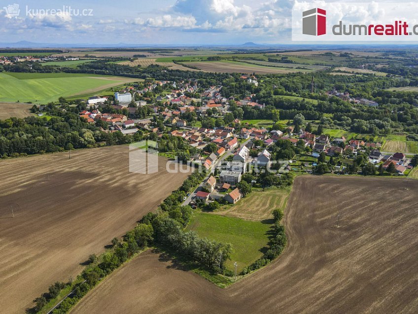 Prodej  stavebního pozemku 3478 m^2 Klobuky, Klobuky 