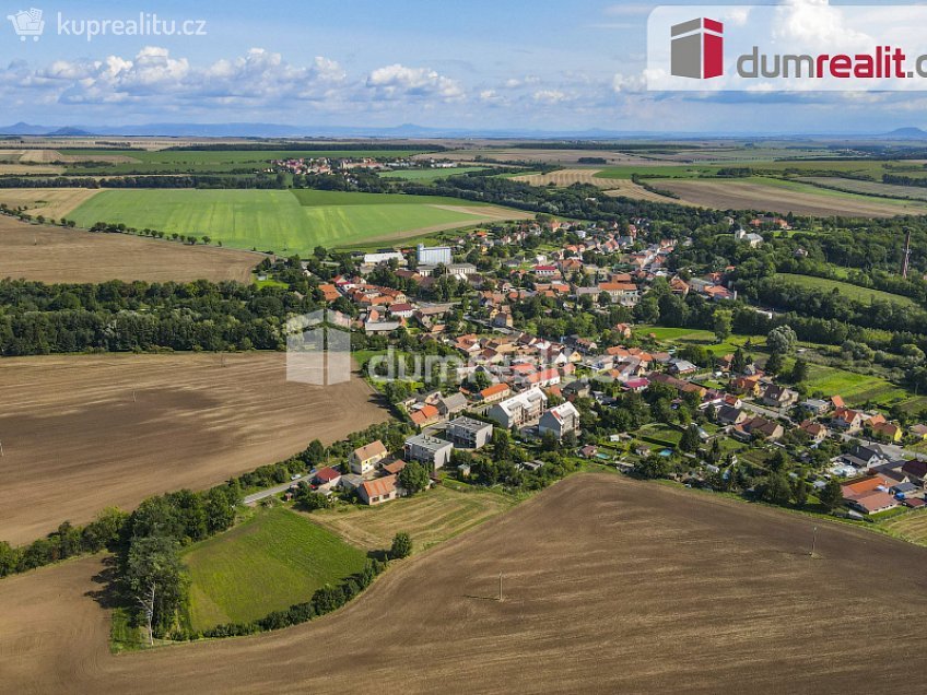 Prodej  stavebního pozemku 3478 m^2 Klobuky, Klobuky 