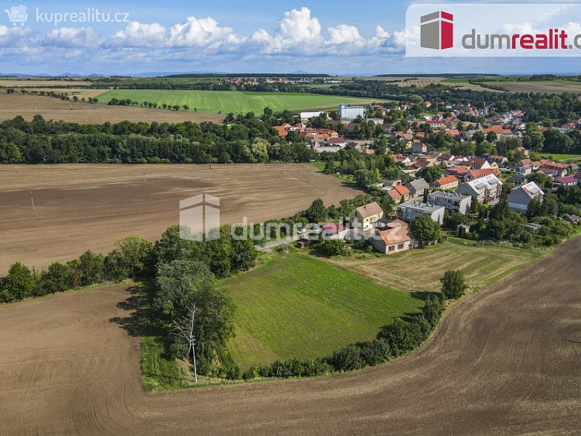 Prodej  stavebního pozemku 3478 m^2 Klobuky, Klobuky 