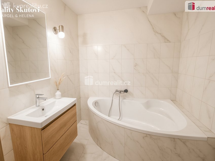 Prodej bytu 2+kk 44 m^2 Raisova, Děčín 
