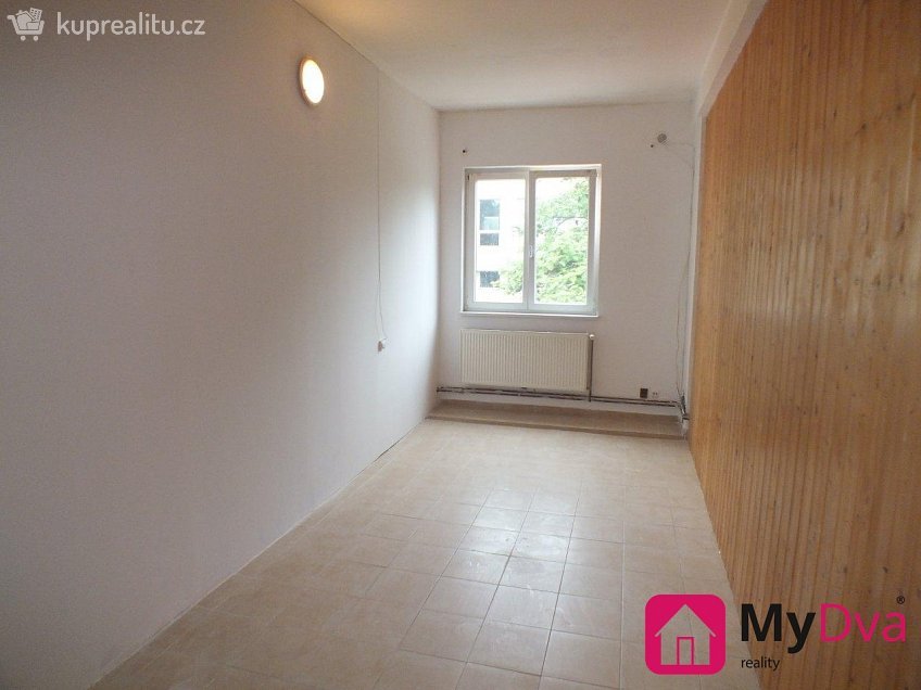 Pronájem bytu 2+1 70 m^2 nám. Armády, Znojmo 