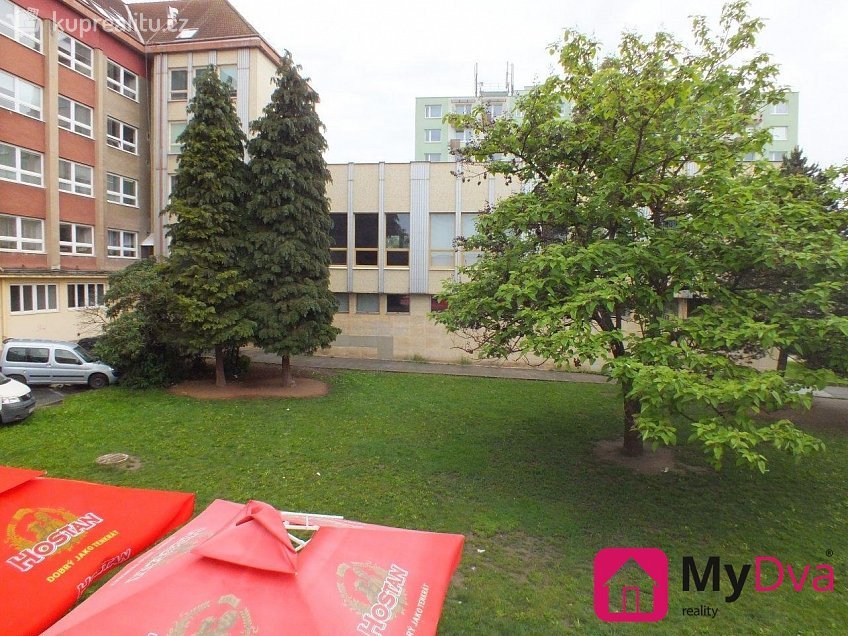 Pronájem bytu 2+1 70 m^2 nám. Armády, Znojmo 