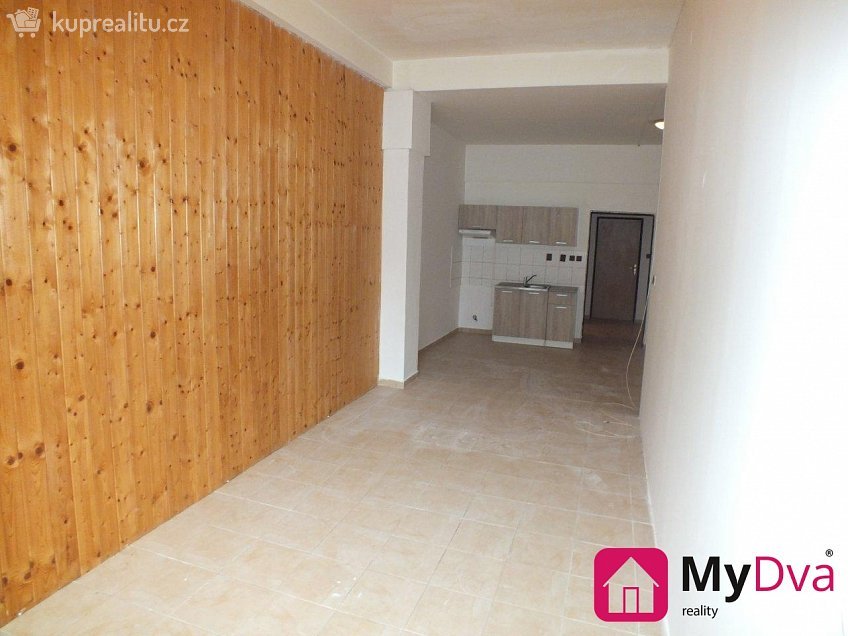 Pronájem bytu 2+1 70 m^2 nám. Armády, Znojmo 