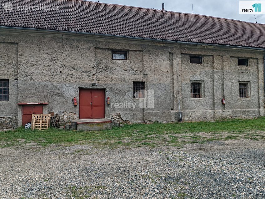Pronájem  výrobních prostor 300 m^2 Masarykovo nám., Nové Dvory 