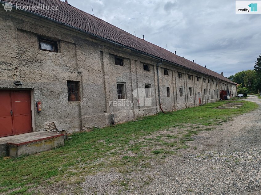 Pronájem  výrobních prostor 300 m^2 Masarykovo nám., Nové Dvory 