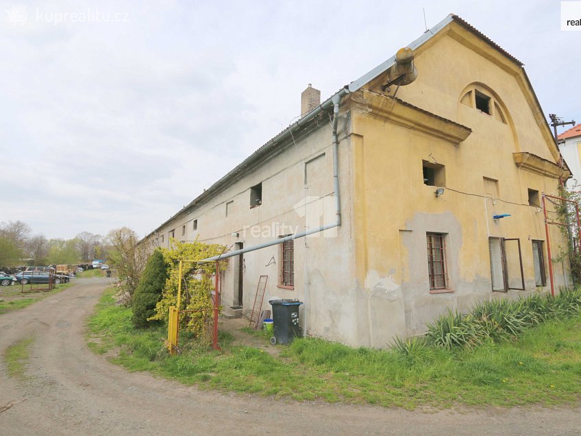 Pronájem  výrobních prostor 300 m^2 Masarykovo nám., Nové Dvory 