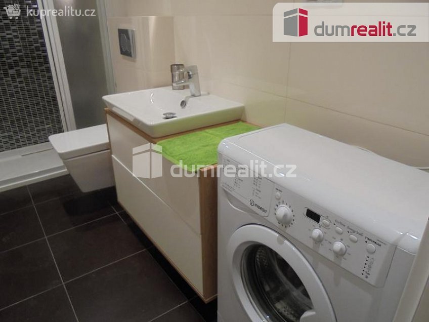 Pronájem bytu 1+kk 27 m^2 U studánky, Praha 7 