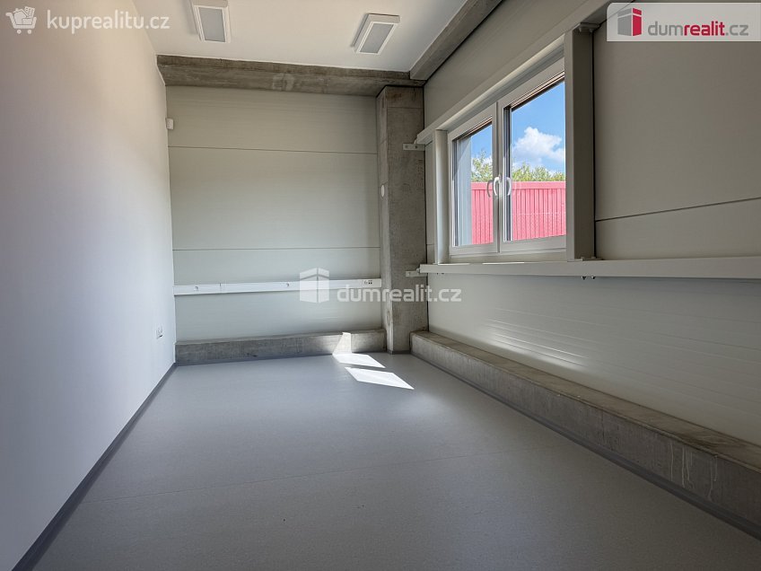 Pronájem  skladu 245 m^2 Bartošova, Zlín 