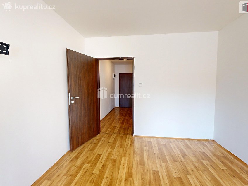 Pronájem bytu 1+1 37 m^2 Podvihovská, Opava 